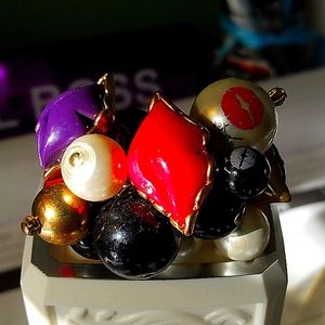 Betsey Johnson size 7 ring adorned with lots of lips and pearls